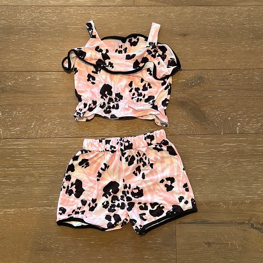 NWOT Sparkle In Pink 2-piece pink animal print toddler outfit